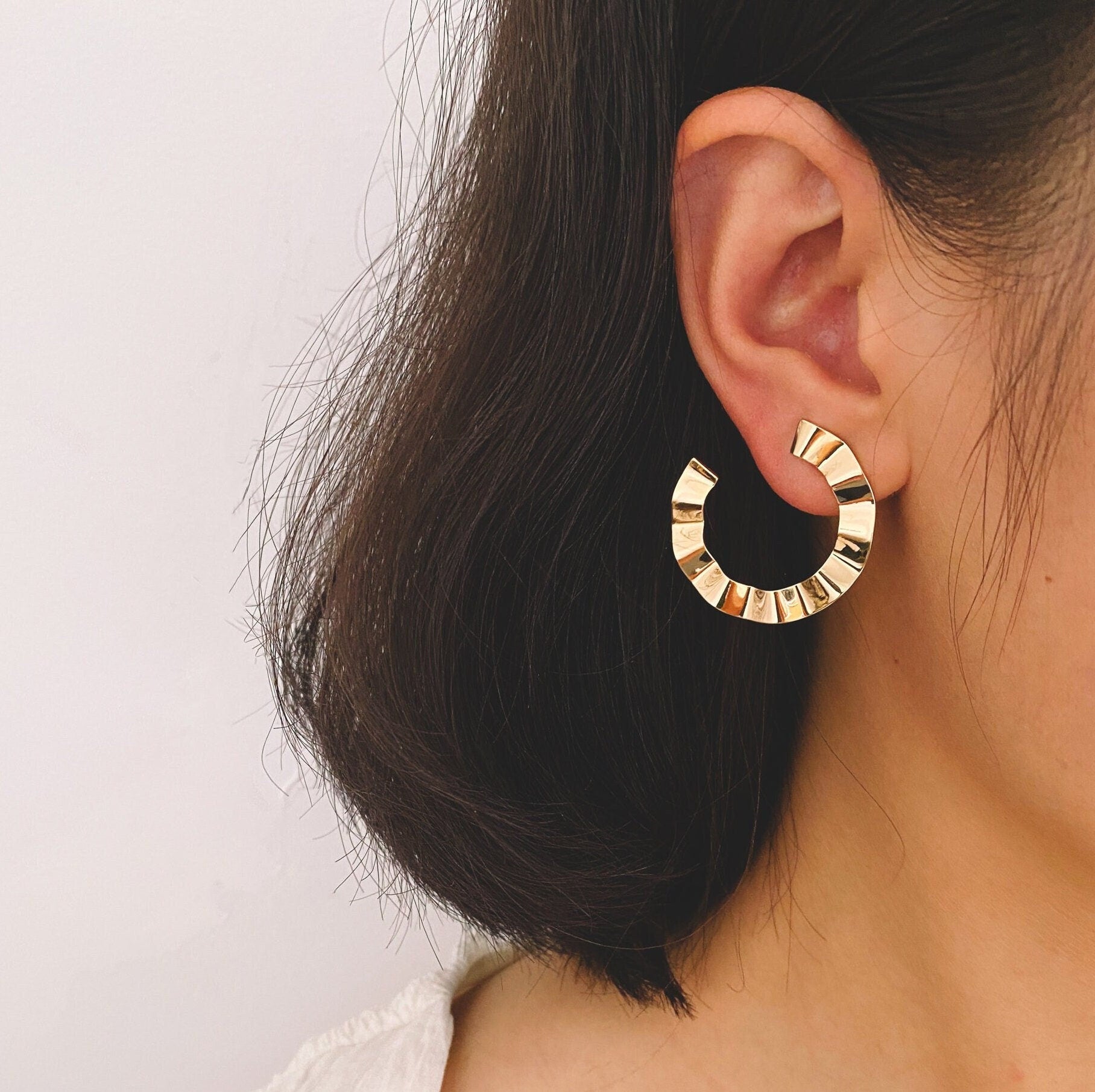 4pcs Gold Wave Circle Earrings, C Shape Earring Stud, Minimalist Earring (GB-2914)